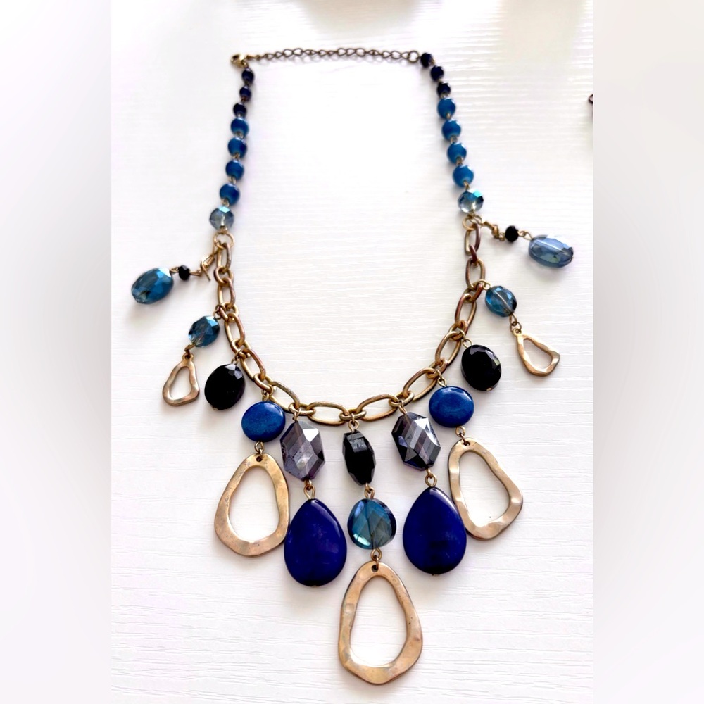 Blue lucite & gold metal teardrop beaded chain necklace